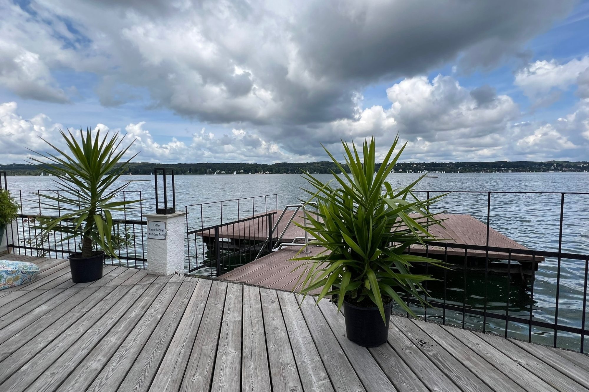 Hotelterrasse am See